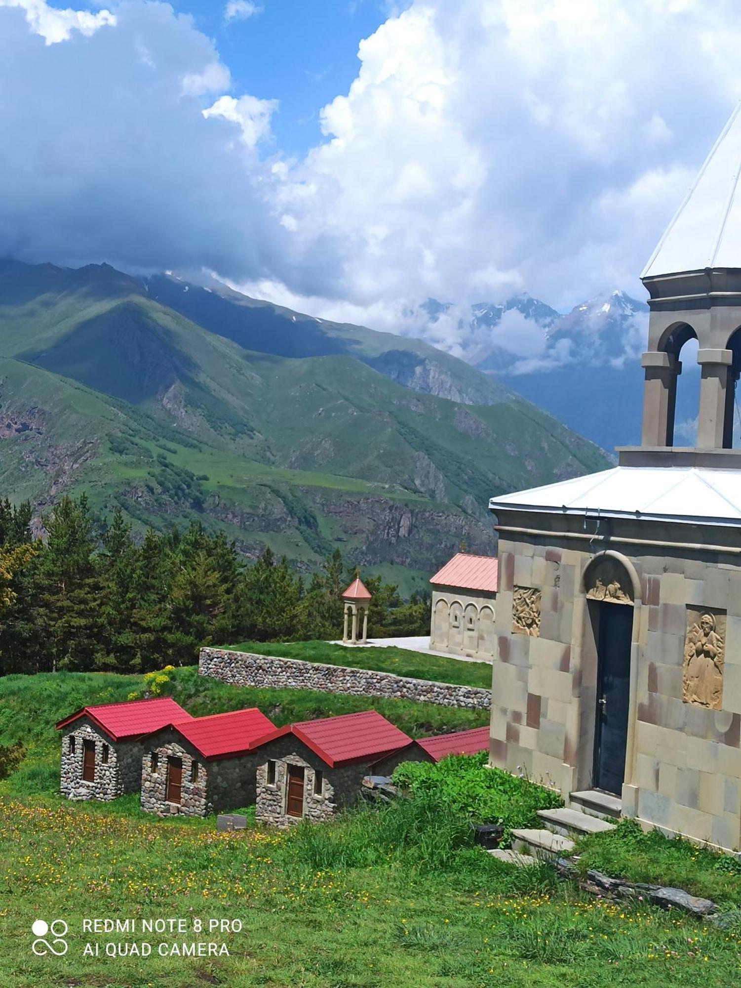 Crystal Kazbegi Hotel Exterior foto